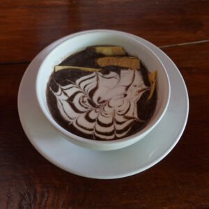 Crema de Frijol con tortilla